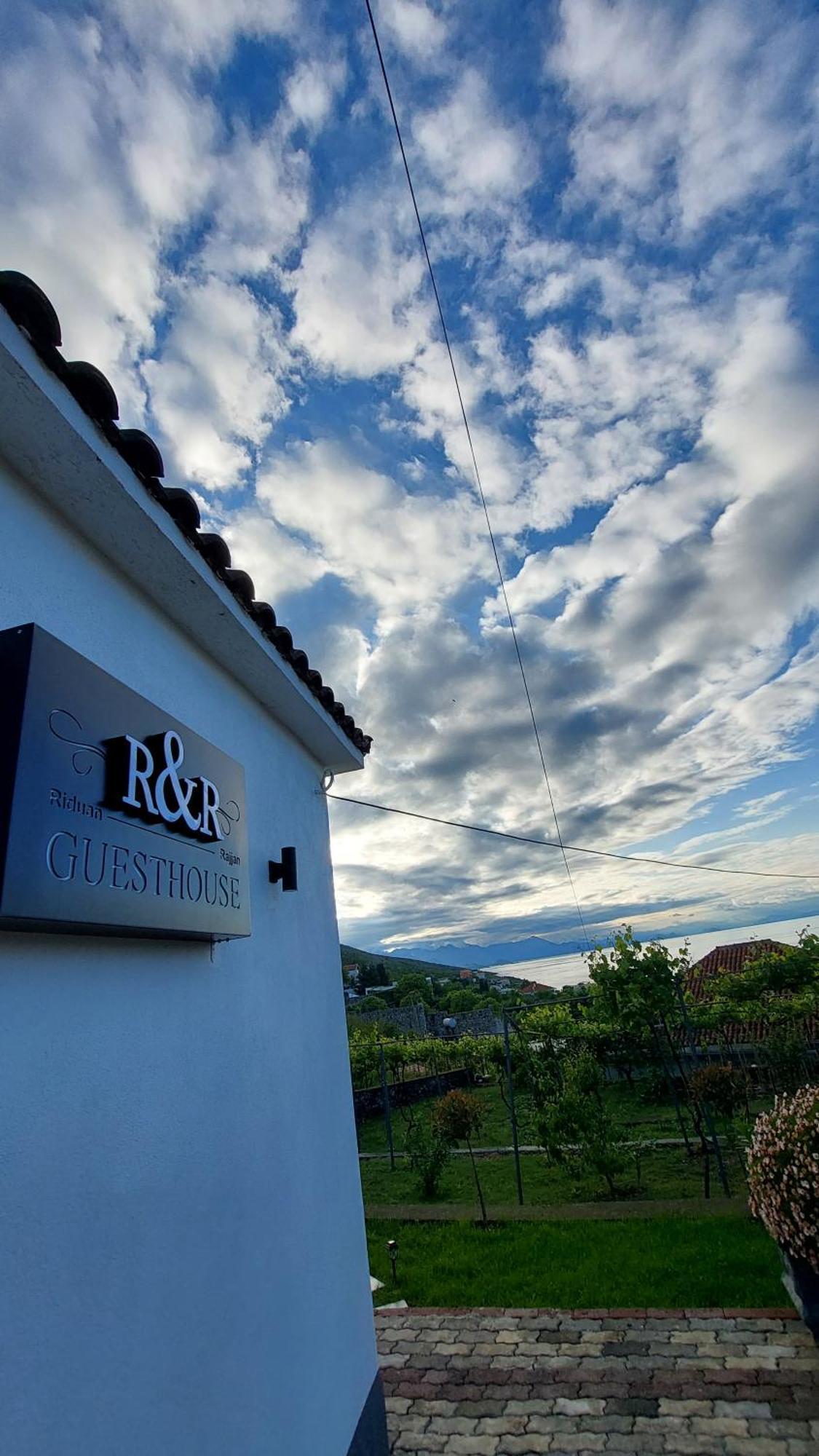 R&R Gesthouse Hotell Široka Exteriör bild