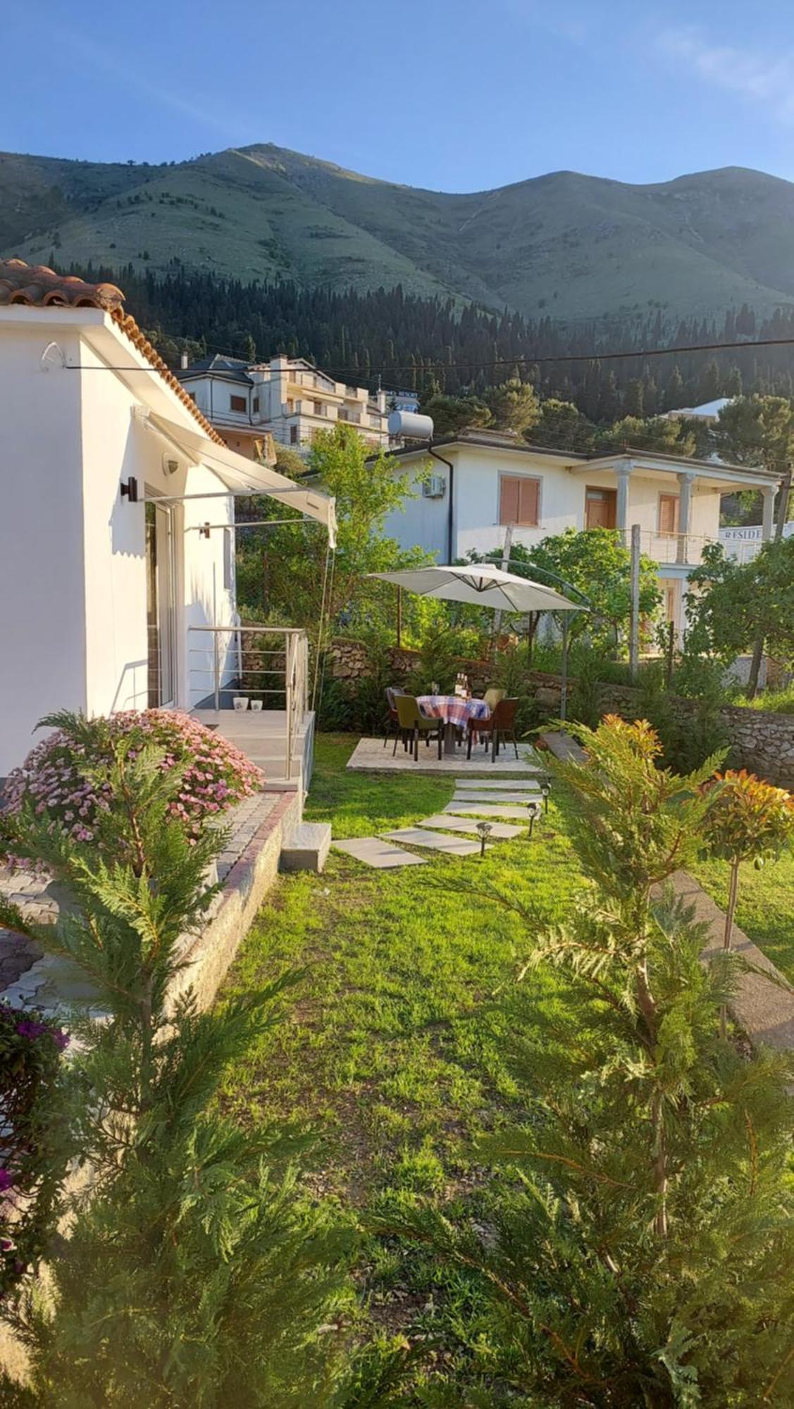 R&R Gesthouse Hotell Široka Exteriör bild