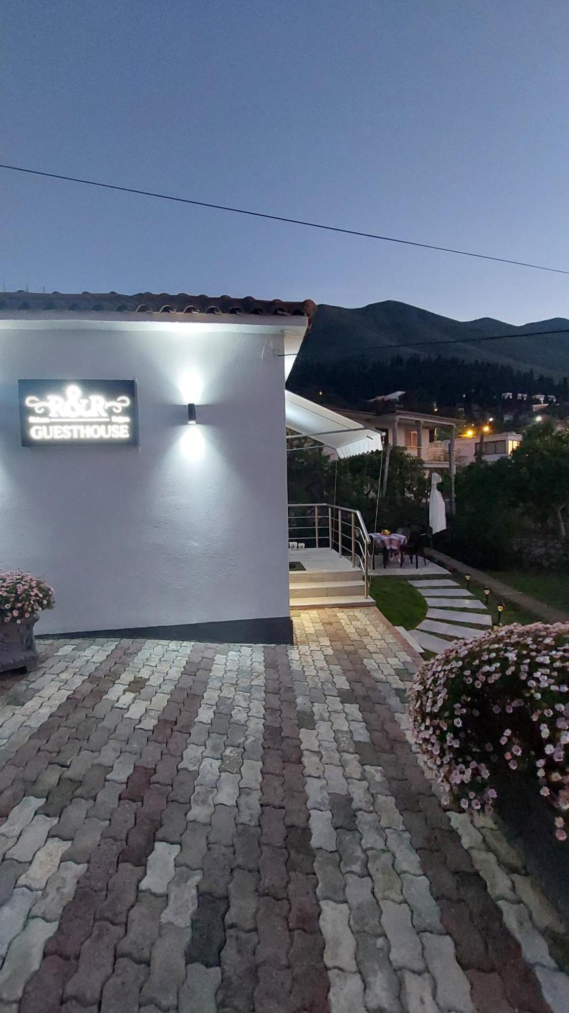 R&R Gesthouse Hotell Široka Exteriör bild