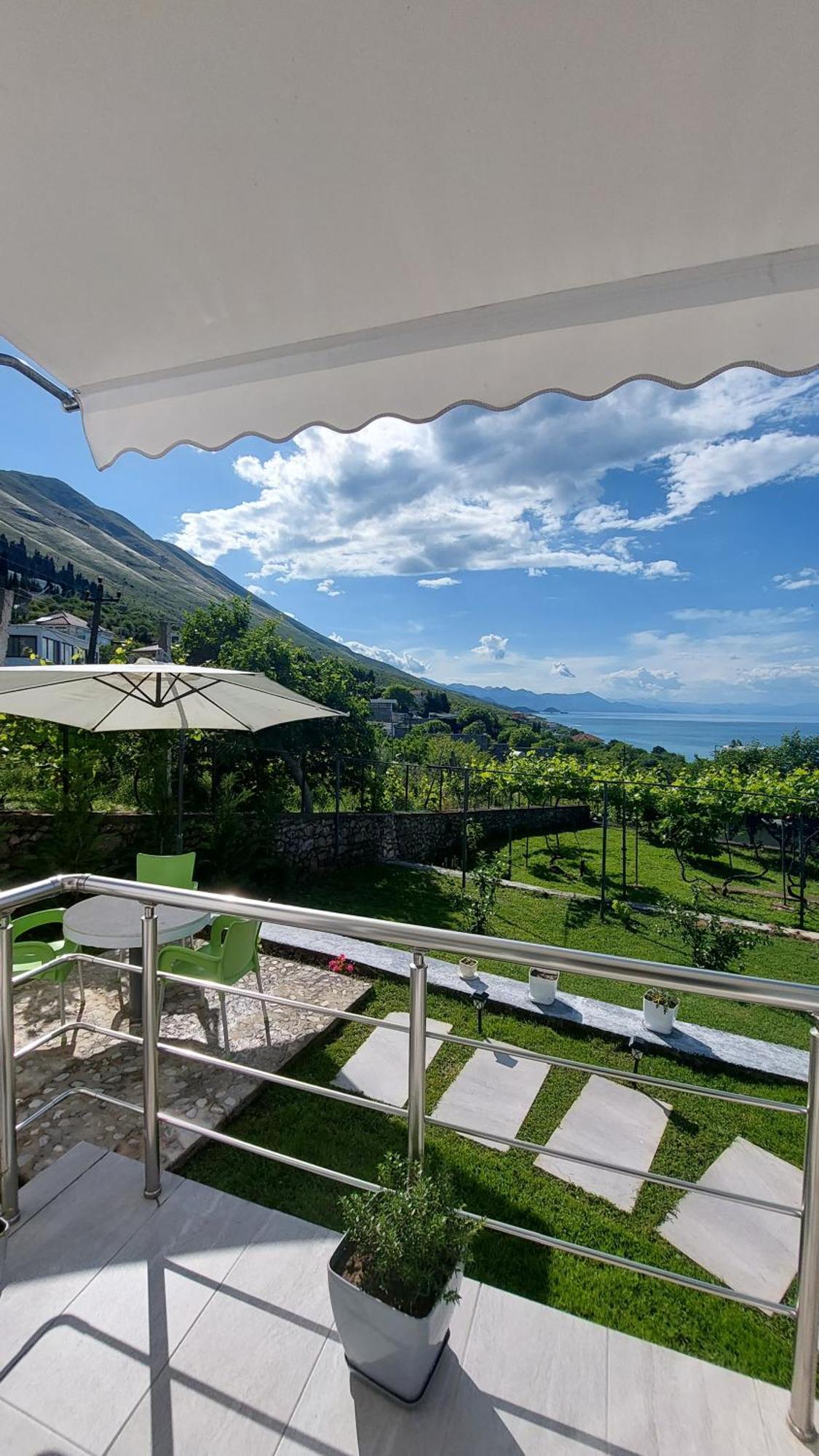 R&R Gesthouse Hotell Široka Exteriör bild