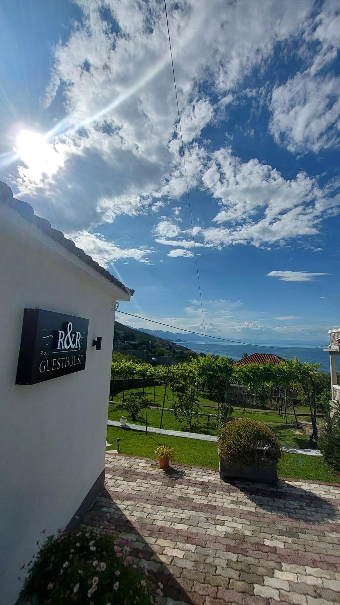 R&R Gesthouse Hotell Široka Exteriör bild