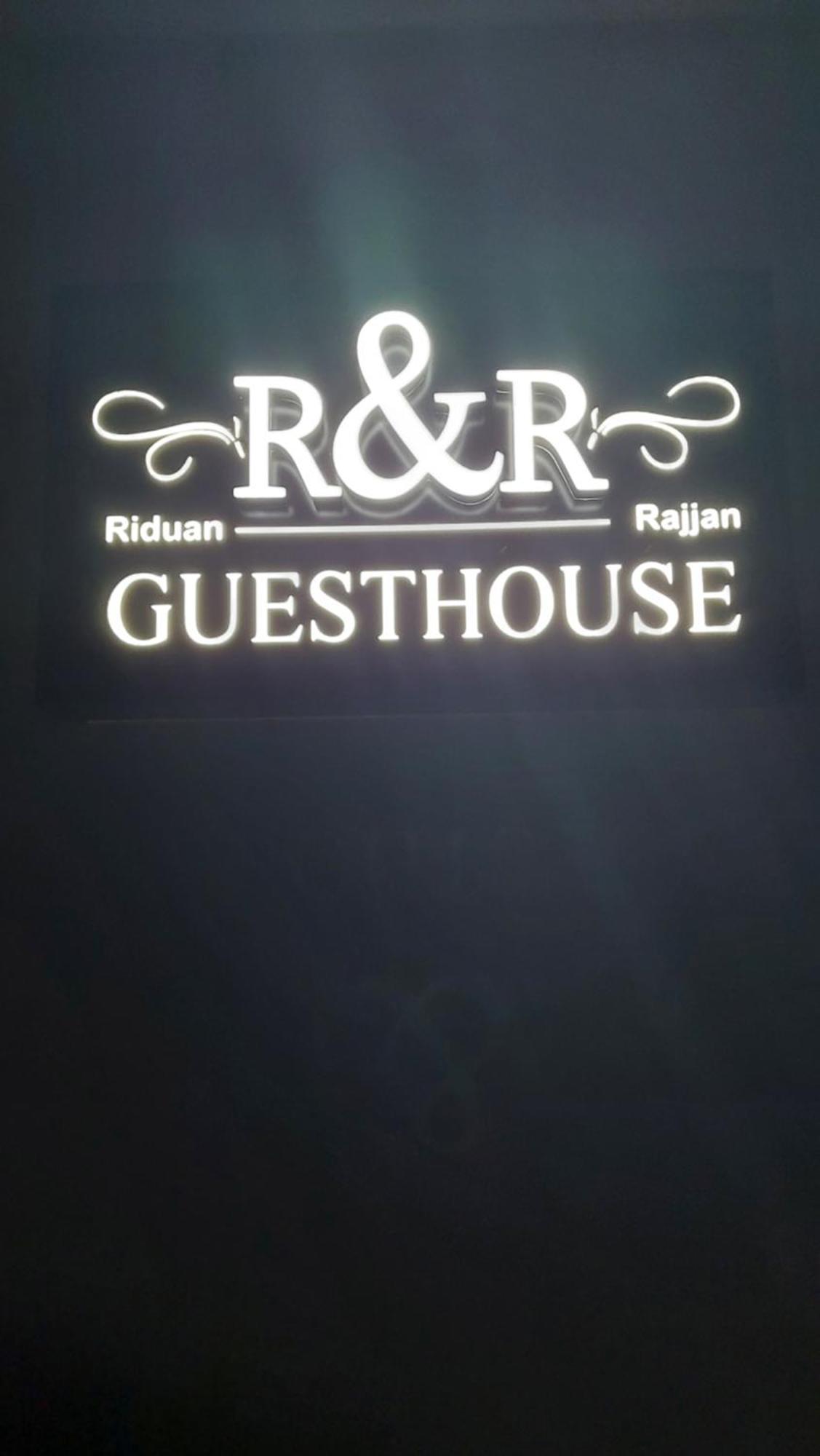R&R Gesthouse Hotell Široka Exteriör bild