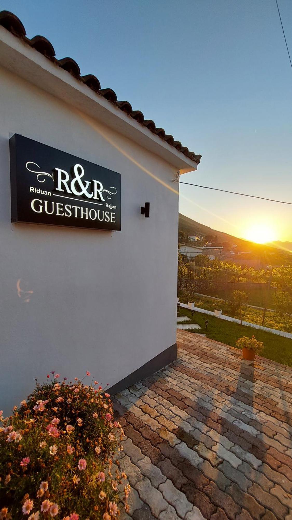 R&R Gesthouse Hotell Široka Exteriör bild
