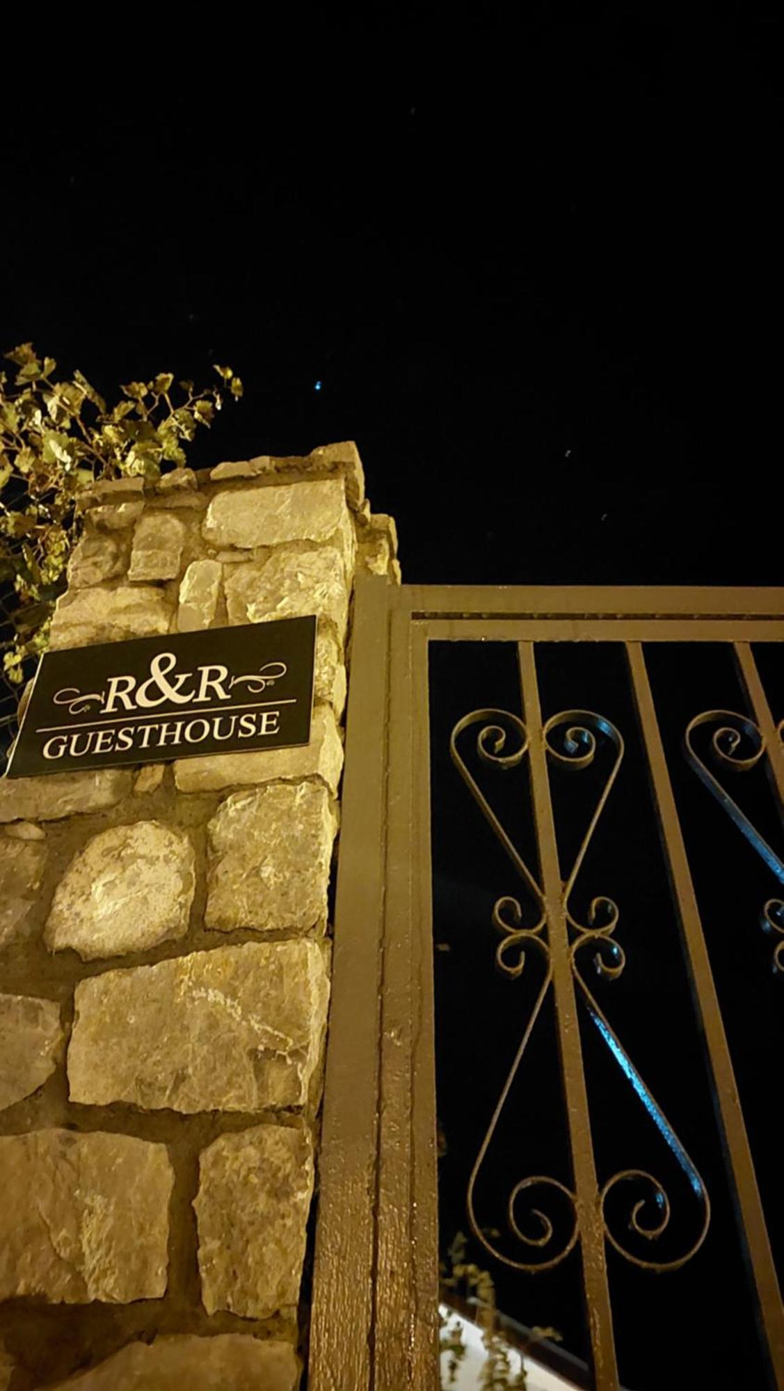 R&R Gesthouse Hotell Široka Exteriör bild
